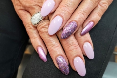Nagelgallerie-Modern-Lila-Glamour